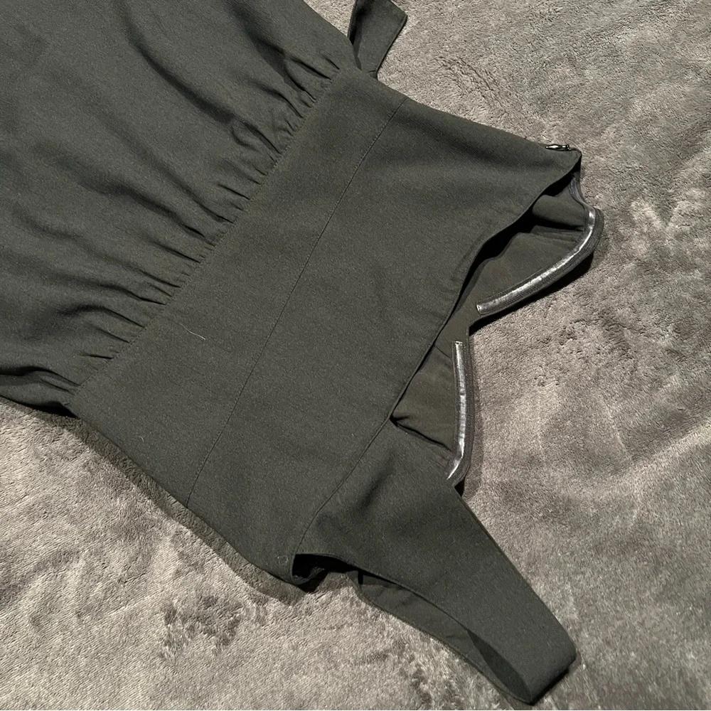 NEVER WORN CLUB MONACO BLACK COCKTAIL DRESS IN SIZE 6 - Picture 4 of 7